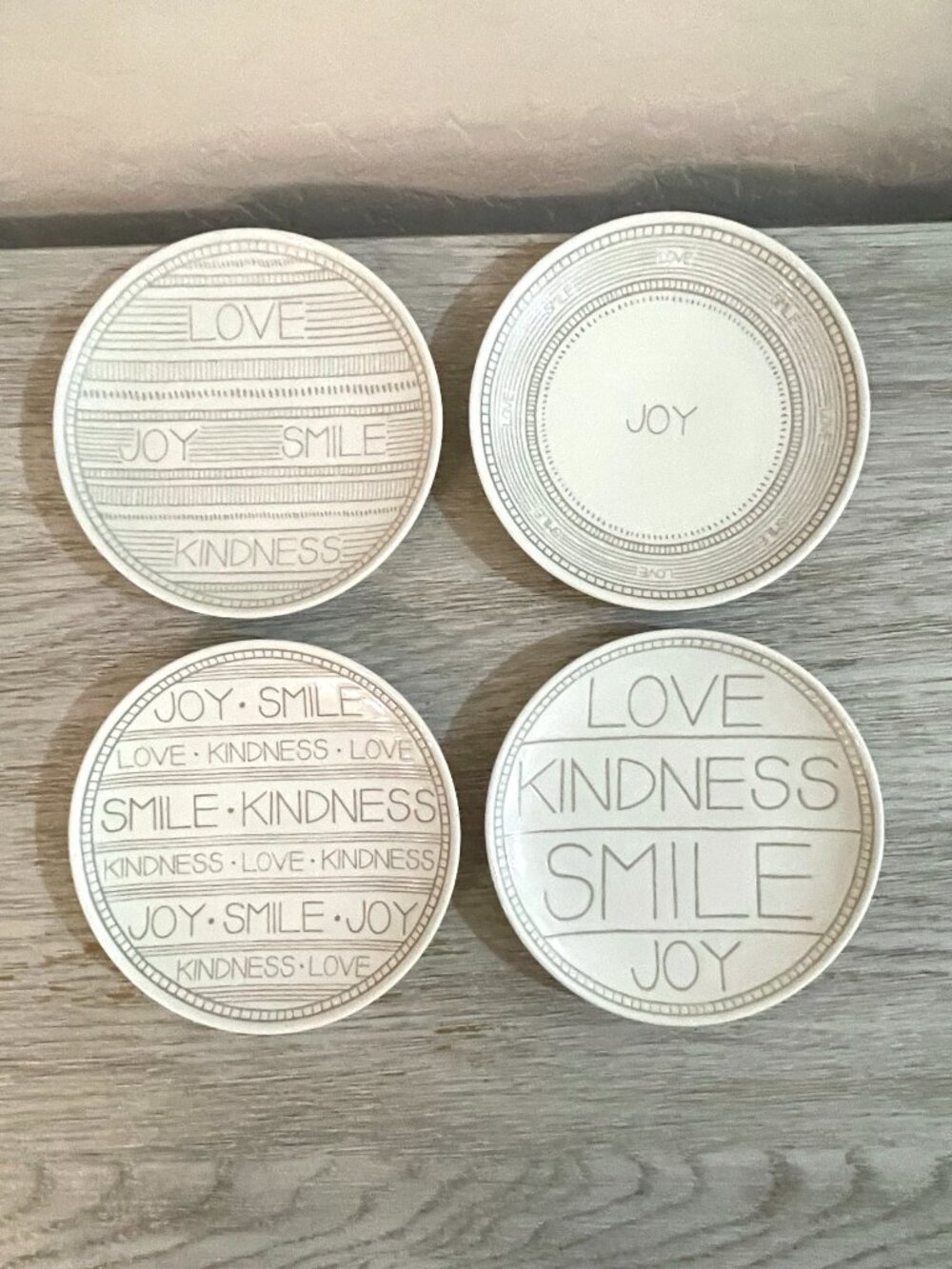 New Ellen Degeneres Plate Set of 4 Words Love Joy Smile Kindness Royal Doulton